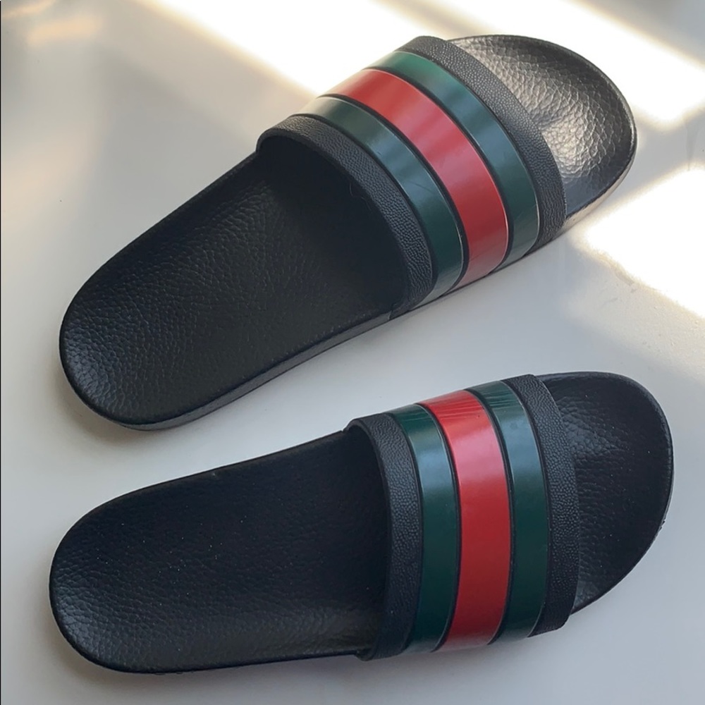 GUCCI PURSUIT 72 RUBBER SLIDES
